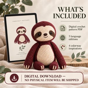 Puede incluir: Un juguete amigurumi de perezoso tejido a ganchillo en hilo rojo oscuro y crema, junto a una tableta que muestra un patrón de ganchillo digital. El texto en la pantalla dice WHAT'S INCLUDED, Digital crochet pattern PDF, 5 language editions, 4 colorway inspirations y DIGITAL DOWNLOAD — NO PHYSICAL ITEM WILL BE SHIPPED.