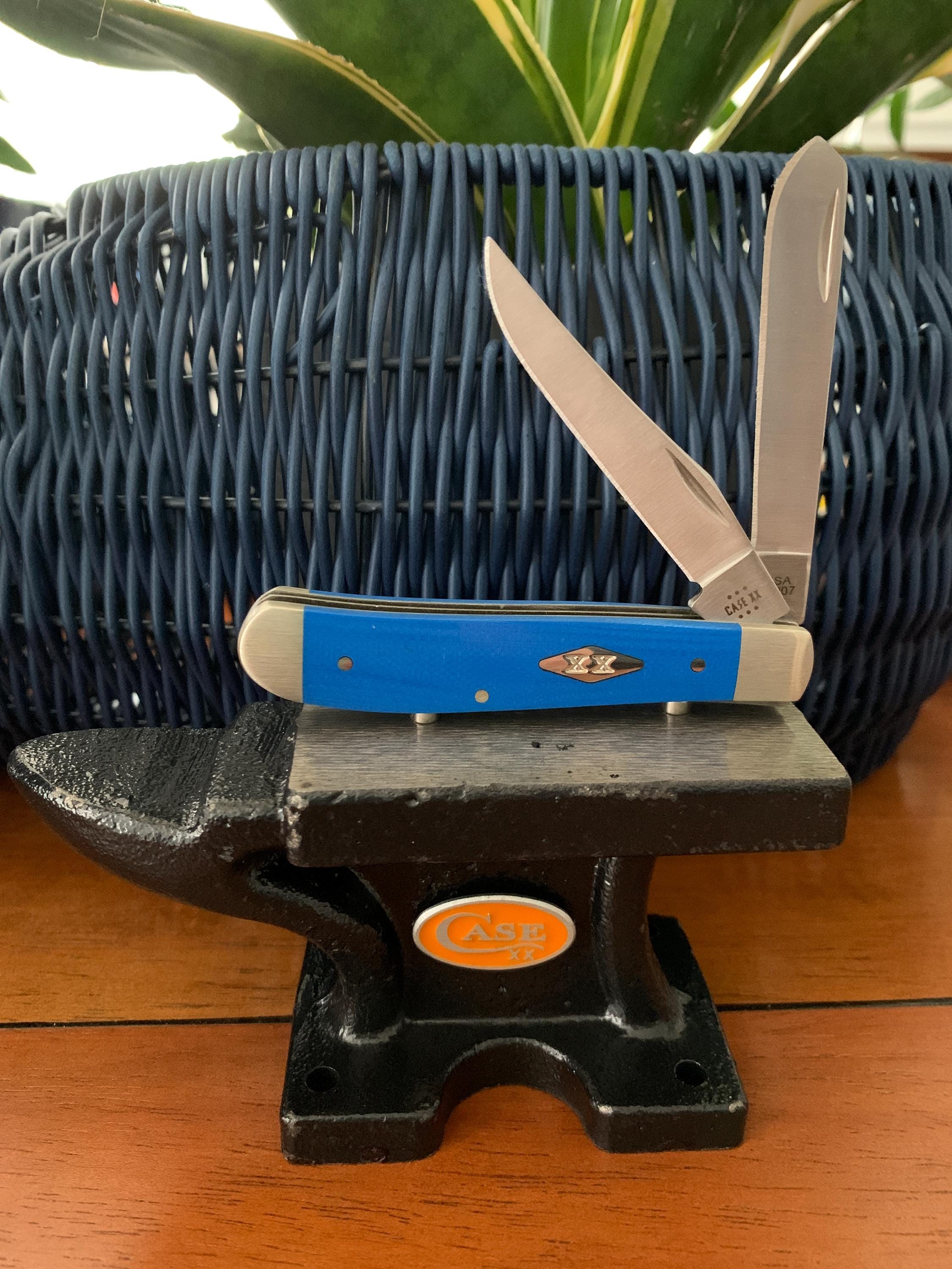 小物 DITA ANVIL Mini Cast Iron Anvil With Orange Case Logo and Knife Display