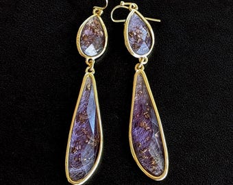 Paarse oorbellen in art-nouveaustijl Goud en paars amethist glazen oorstekers op de achterkant Long and Beautiful