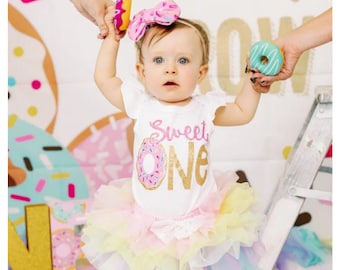 Tenue d'anniversaire donut, donut tenue d'anniversaire tenue de gâteau, tenue de premier anniversaire de bébé fille donut, tenue de 1er anniversaire de donut, deux