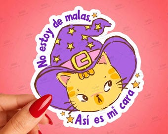 Funny Spanish Cat Sticker: No Estoy de Malas, Así Es Mi Cara – Witchy Latina Vinyl Decal