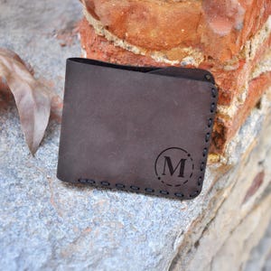 Personalisierte Herren Leder Geldbörse - Monogramm schlanke Brieftasche - handgemachte minimalistische Brieftasche - Geschenk für Papa, Freund, Trauzeugen