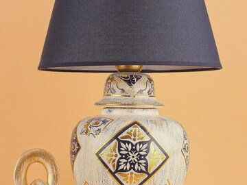 Lampe de table en céramique avec coeurs | Lampe de chevet unique | Décoré de coeurs rouges | Ampoule incluse | Cadeau de pendaison de crémaillère | Fabriqué sur commande