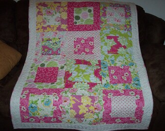 Easy Quilt Pattern, pdf file with photos, Large Square Framed Block Style