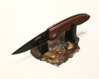 Pocket Knife / Small Fixed Blade Knife Display Stand - Patterned Brown Stone Slab Base / Gloss Leather Brown Uprights