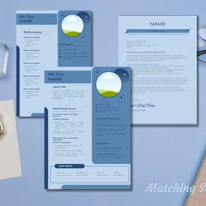 Peut inclure: Ensemble de mod&egrave;les de CV bleu clair au design moderne. L'ensemble comprend un CV, une lettre de motivation et une feuille de r&eacute;f&eacute;rences. Le CV pr&eacute;sente un espace r&eacute;serv&eacute; circulaire pour la photo et le texte "Hi! I'm NAME". Une montre et des lunettes dor&eacute;es sont &eacute;galement visibles.