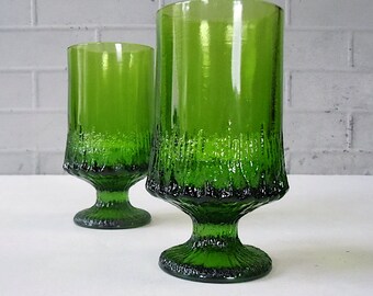 2 Vintage Green Glass Goblets / Heavy Cast Glass / Emerald Green Goblets / Drinking Glasses / Glassware / Table Setting / Dining