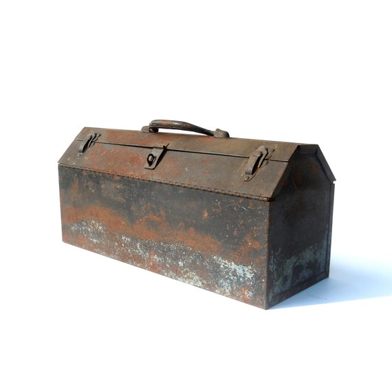 Old metal tool box Clearance