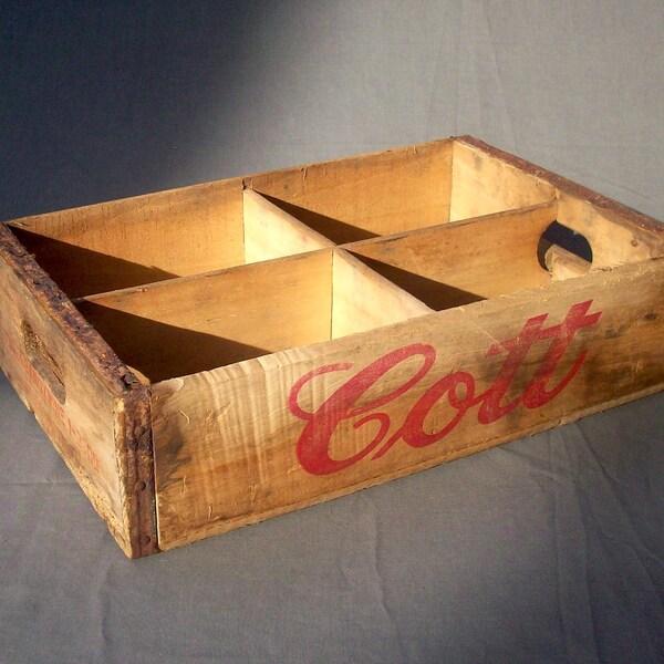 Vintage Printed Wood Beverage Crate / Cott