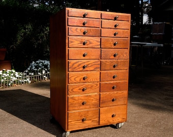 Vintage Industrial 20 Drawer Oak Jewelers Cabinet on Casters / Vintage Oak Tool Cabinet / Old Wood Machinists Shop Cabinet / Distressed USED