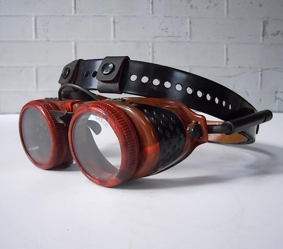 Vintage Bakelite Goggles / Weird Science / Eye Wear / Eye Protection / Bakelite / Goggles / Science Collectible / Halloween Costume