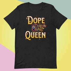 ドープ・ライク・マイ・リル・クイーン シャツ - 犬好きへの面白いギフト、アーバンヒップホップスタイルTシャツ、お揃いのカップルコーデ、クールなブルドッグデザイン
