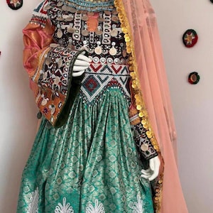 Vestido afegão Kuchi bordado à mão: tecido Banaras verde-azulado
