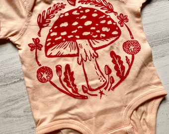 Mushroom Bodysuit, Mushroom Baby Clothes, Mushroom Baby Gift, Forest Baby Shower, Toadstool, Woodlad Theme, Forest Nursery