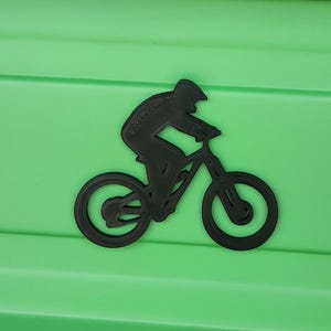 3D Emblem is 4 mm thick, for yoyr car or truck.. Comes with waterproof adhesive. Lifetime warranty