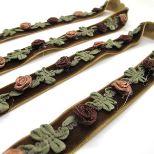 5/8 Zoll RokokoBand Borte mit Satin Rosen Knospen auf Samtband| Dekoratives Blumenband| Scrapbook Materialien| Kleidung| Dekor| Bastelzubehör