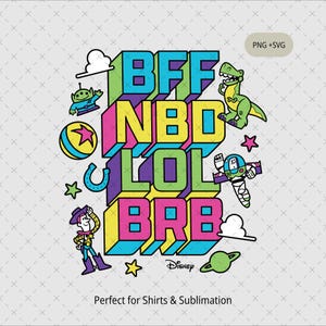 Może przedstawiać: Kolorowy projekt graficzny z napisami "BFF NBD LOL BRB" w stylu 3D z różnymi postaciami z Toy Story, w tym Woody, Buzz Astral, Rex i Alien. Projekt zawiera gwiazdy, podkowę i chmurę. Tekst "Idealne do koszulek i sublimacji" znajduje się na dole projektu.