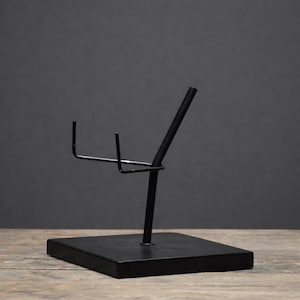 Soporte de exhibición de metal para fósiles/esculturas de 7" de altura