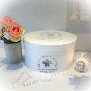 Boudoir Parisian style Antique white shabby chic hat box storage french style