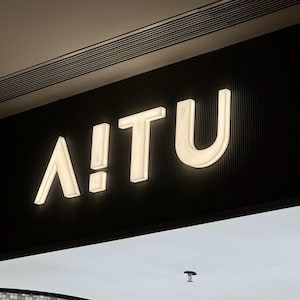 Letras de canal iluminadas frontal y lateralmente en acrílico - Letrero comercial LED personalizado - Letrero para escaparates - Letrero con letras de canal iluminadas para negocios