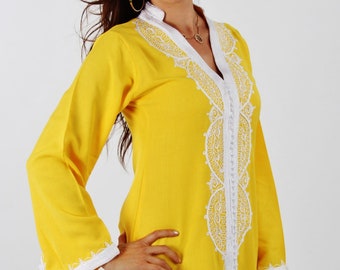 Robe longue marocaine jaune caftan - vêtements de détente de luxe, vêtements de villégiature, vêtements de plage, vêtements de plage, anniversaires, lune de miel ou cadeaux de maternité,