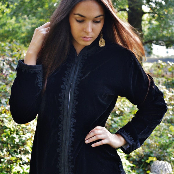 Frühlings-schwarze Samt-Luxus-Jacke Stickerei-Nadia-Boho, Jacke, Samtjacke, handbestickte Jacke, Geschenk für sie, Ramadan Geschenke