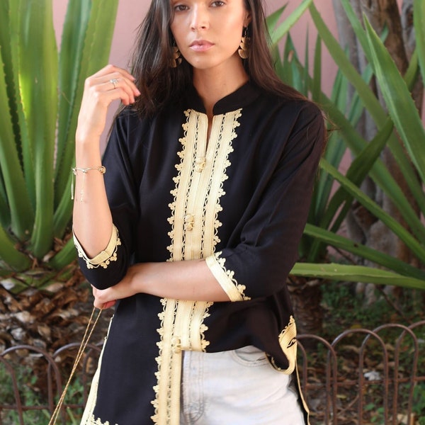 Tunique marocaine noire et marron faite main de printemps, chemise blanche, tunique brodée, chemise marocaine, cadeaux d'anniversaire, cadeaux, robe de printemps