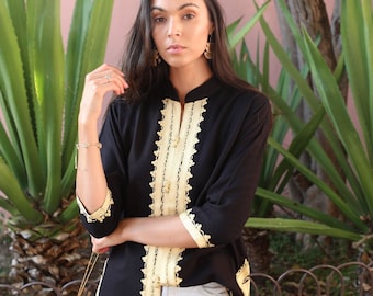 Tunique marocaine noire et marron faite main de printemps, chemise blanche, tunique brodée, chemise marocaine, cadeaux d'anniversaire, cadeaux, robe de printemps