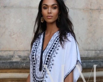 Caftan blanc et noir printanier berbère - caftan de villégiature, caftan de maison, caftan de salon, caftan de plage, cadeau pour elle, robe, robe d'été