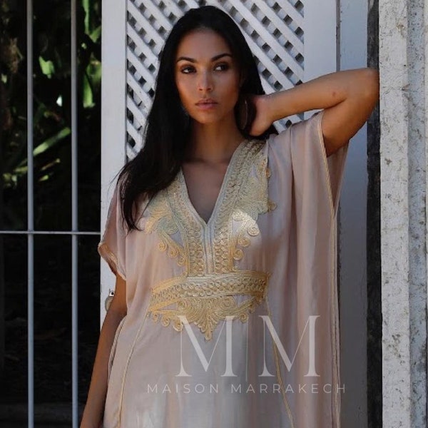 Caftan bege estilo resort em Marrakech - saída de praia, roupa de resort, roupa de descanso, vestidos longos, aniversários, lua de mel, presentes de maternidade, presentes para ela
