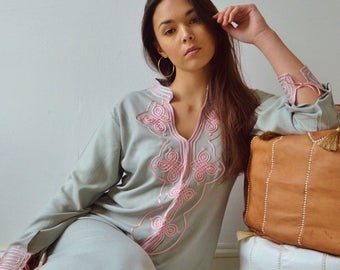 Caftan marocain gris bébé rose Aisha-loungewear, robe de villégiature, caftan de plage, cadeaux pour elle, robe de maison, robe longue maxi, robe de vacances