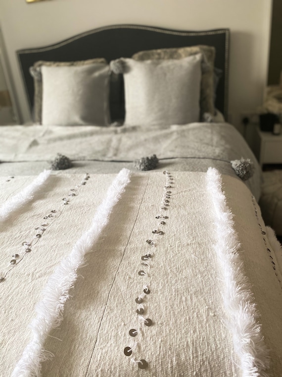 Moroccan white Handira Bed Blanket with Sequins, Handira wedding bed cover, Bed Spread, Wedding gift, Moroccan throw, Moroccan bedding,,Eid