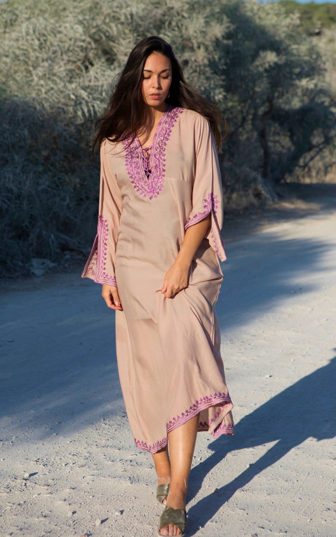 Caftan lilas beige-robe brodée en coton, caftan bohème, cadeaux