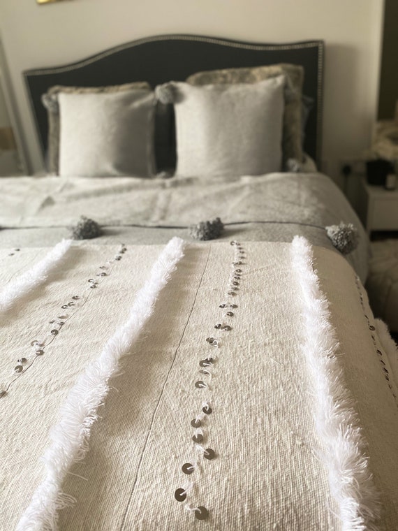 Etsy's Pick Gift-Moroccan white Handira Bed Blanket with Sequins,Handira wedding bed cover,Bed Spread, Wedding gift, Moroccan throw, bedding