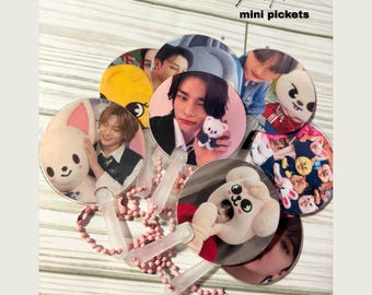 K-Pop Stray Kids SKZOO Mini brelok z pikietą dla fanów