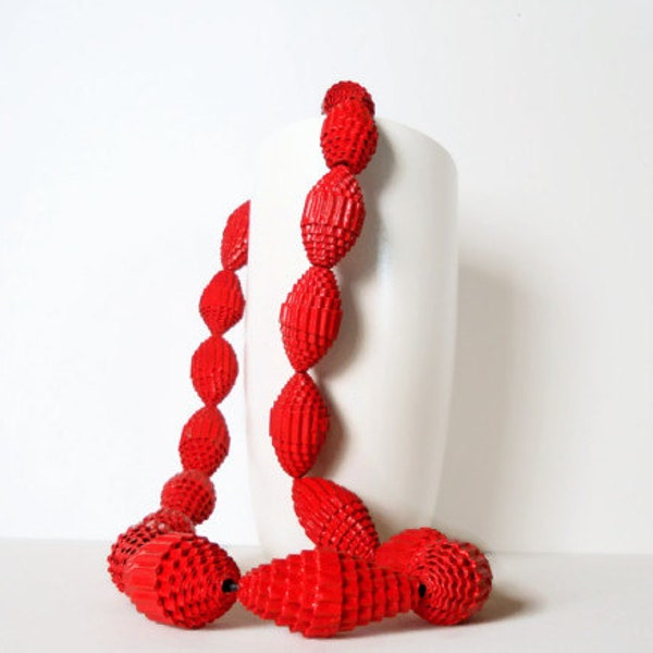 Poppy Red: Statement Necklace FILA with Beads of Corrugated Cardboard