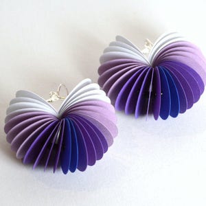 ombré magenta: Dangle Earrings CARTA made of cardstock image 4