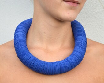 Paper Necklace made of blue cardstock: CARTA