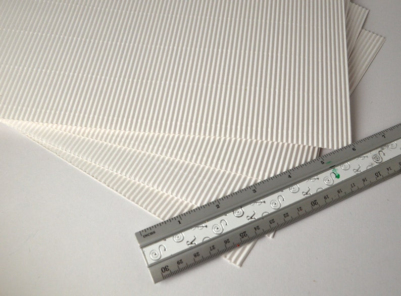 Golden or silver corrugated cardboard Large sheets 13x 9 for crafting Bild 3