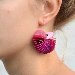 ombré magenta: Dangle Earrings CARTA made of cardstock image 1