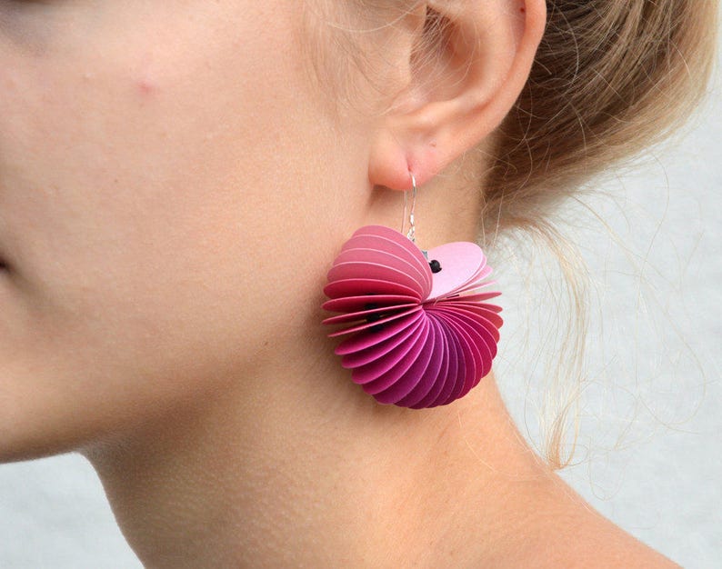 ombré magenta: Dangle Earrings CARTA made of cardstock image 1