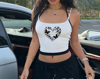Conjunto de camisola con diseño creativo de mariposa y corazón para mujer, tops cortos de verano con cuello halter, pantalones con bolsillos estilo Y2K, pantalones cortos de gimnasio transpirables de pierna ancha.