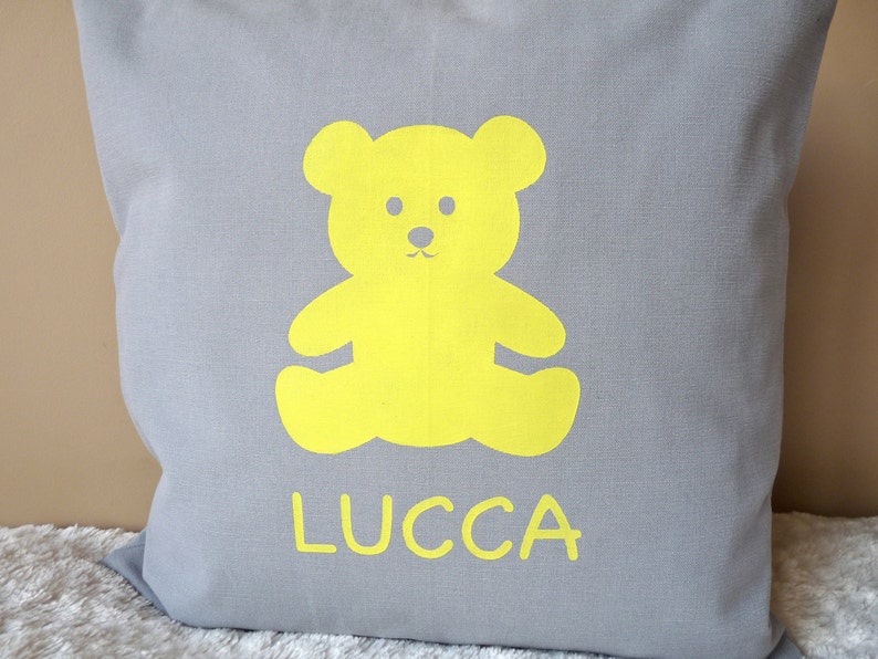 Gepersonaliseerde Unisex Baby kussen moderne nieuwe geboren kussen moderne 16 x 16 Baby kussen Teddybear Pillow babyjongen of meisje kussen afbeelding 3