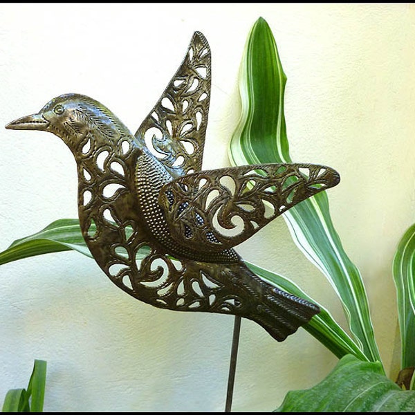 BIRD GARDEN ART, Metal Plant Stake, Outdoor Metal Art, Outdoor Garden Decor, Metal Bird, Garden Plant Stick, Yard Art, Haitian Art,Ps-1792