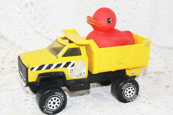 plastic tonka dump truck