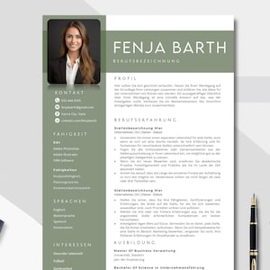 Pode incluir: Um modelo de currículo profissional com uma foto de uma mulher de blazer. O currículo apresenta seções para informações de contato, habilidades, idiomas e interesses, com texto em alemão. Uma calculadora, caneta e clipes de papel são visíveis.