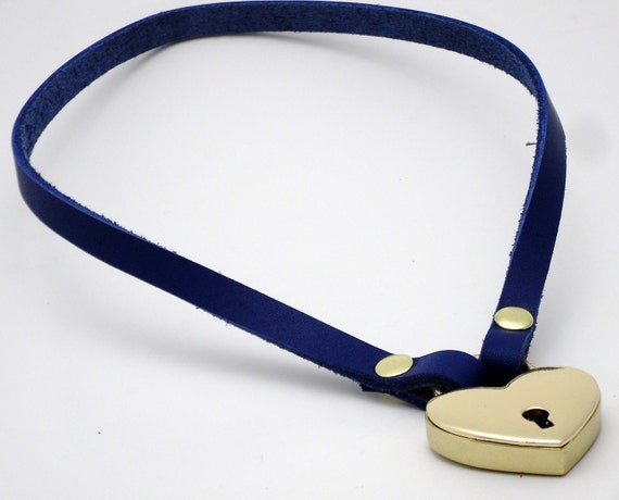 Simple Submissive Collar with Locking Heart gold-toned - Free US Shipping