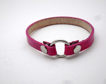 Thin pink slave collar with small o ring in center - Free US Shipping