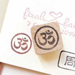 Timbro di gomma di Om simbolo namaste yoga