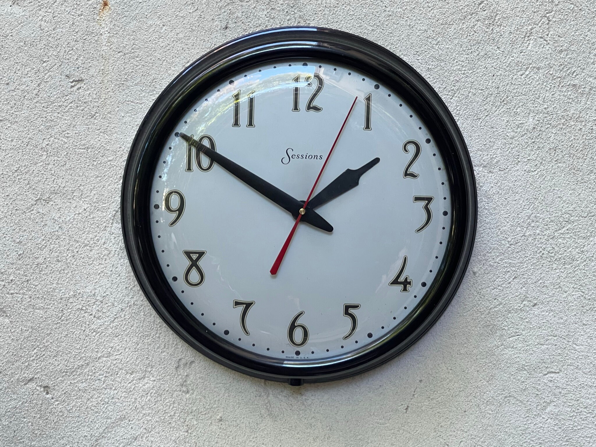 large clock with second hand